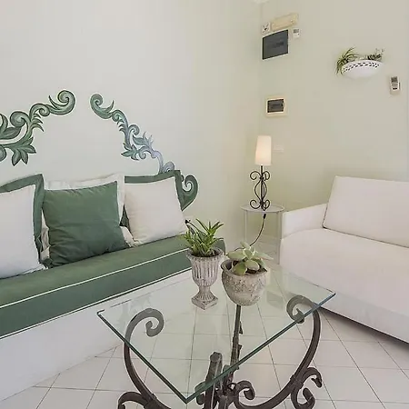 Sleeps 2 Pool Air Con Villa