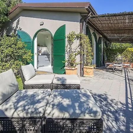 Sleeps 2 Pool Air Con Villa