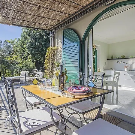 Sleeps 2 Pool Air Con Vietri