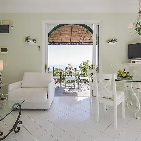 Sleeps 2 Pool Air Con Villa