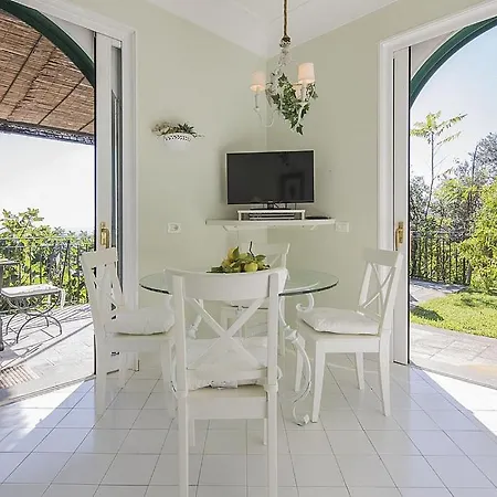 Sleeps 2 Pool Air Con * Vietri