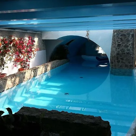 Sleeps 2 Pool Air Con *